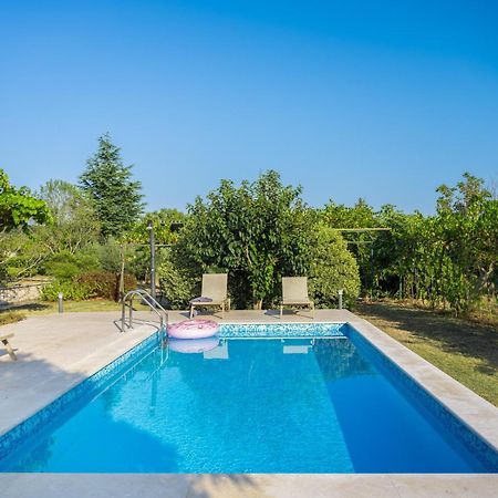 Holiday Home Katharina ラビン エクステリア 写真